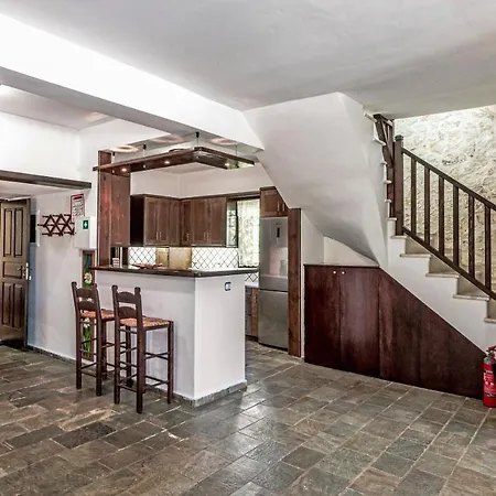 Dim Art Traditional - With Private Pool
