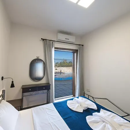 Dim Art Traditional - With Private Pool Vilă *