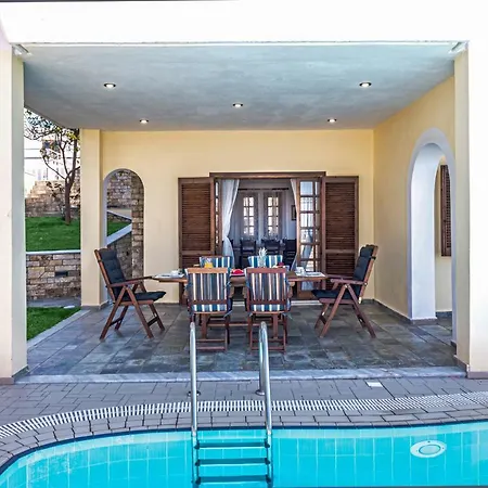 Dim Art Traditional - With Private Pool